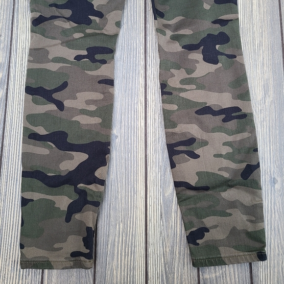 GAP Camo Skinny Jeans - Picture 5 of 7
